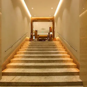  Hotel Crystal Plaza