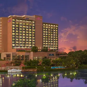 5* Otel Crowne Plaza By Ihg